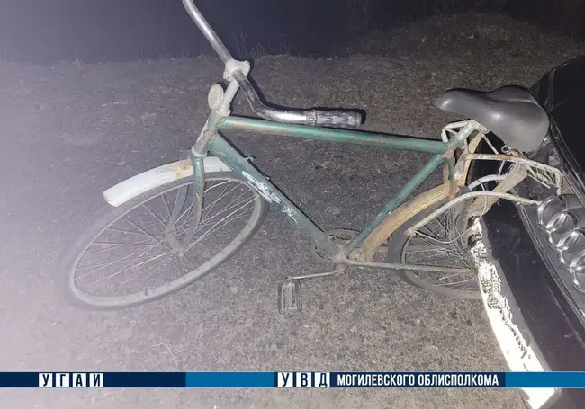 В Хотимском районе легковушка насмерть сбила 46-летнюю велосипедистку