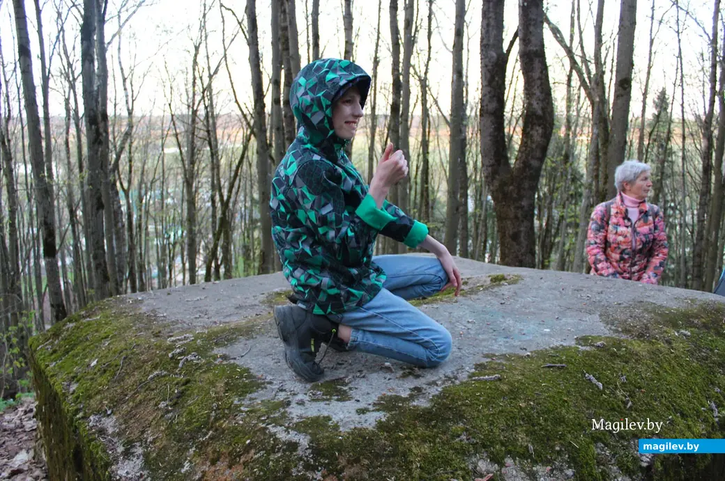 Апрель 2024 года. Могилев. Дорога через лес к Полыковичской кринице. Немецкий дзот.