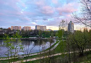 Могилевский художник  ищет новые горизонты. В том числе и на Дубровенке