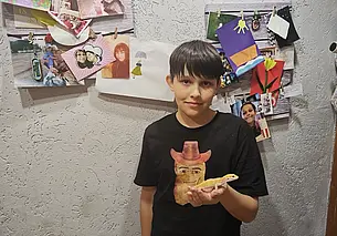 «Он стоит, а на шее замотана огромная змея»