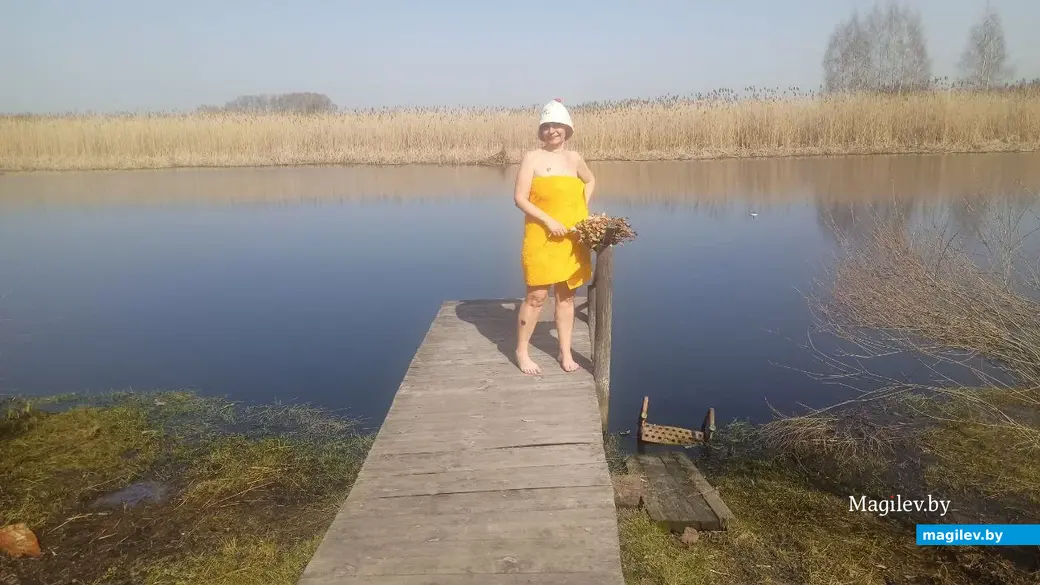 В агроусадьбе «У Мелинчан». д. Лещенка Кировский район, Август 2023 год. В нескольких метрах от бани озеро! Автор этих строк Ирина Рябова,