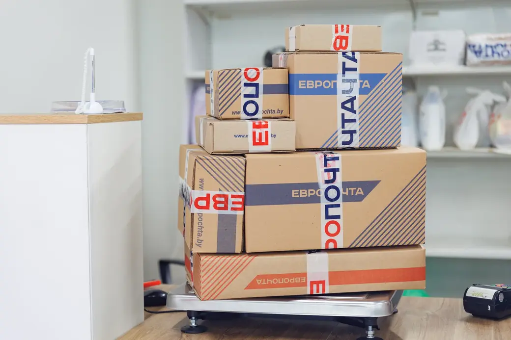 Минимальная сумма доставки в пункты самовывоза Европочты составляет 25 рублей.