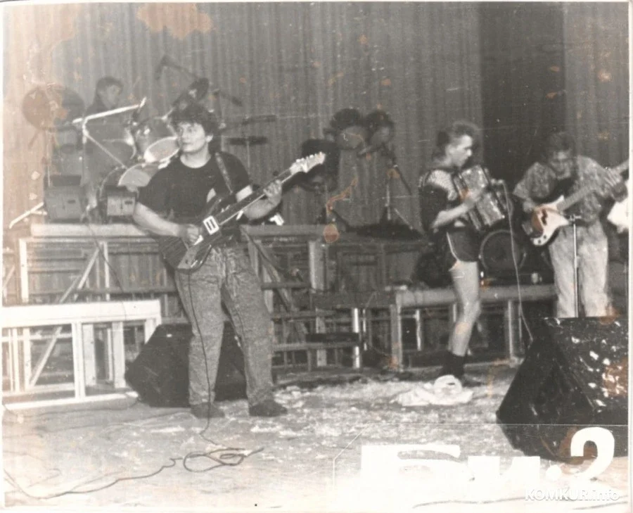 1989 год. Рок-фестиваль в Могилеве. Олег Романчук (гитара), Александр Уман (бас-гитара), Егор