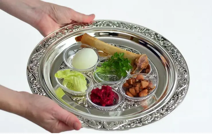 Помимо мацы на Седере едят 6 блюд.