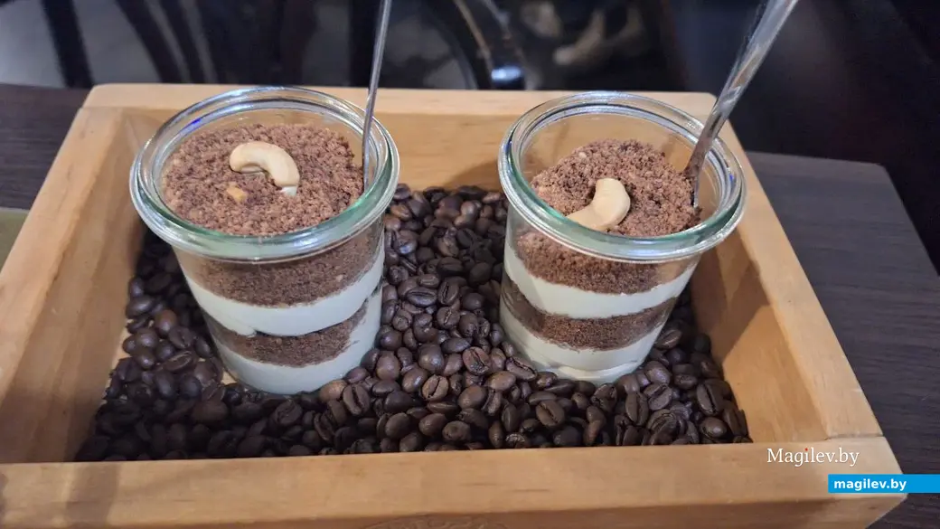 Апрель 2024 г. Могилев, ресторан «101», Гастрофест». В сете - сразу два кофейных крема.