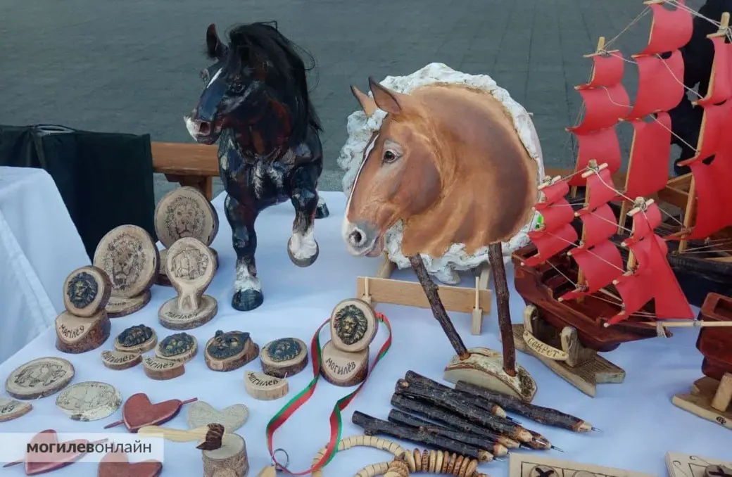 Первые работы Галины Велицкой можно было увидеть на ремесленных ярмарках в Могилеве