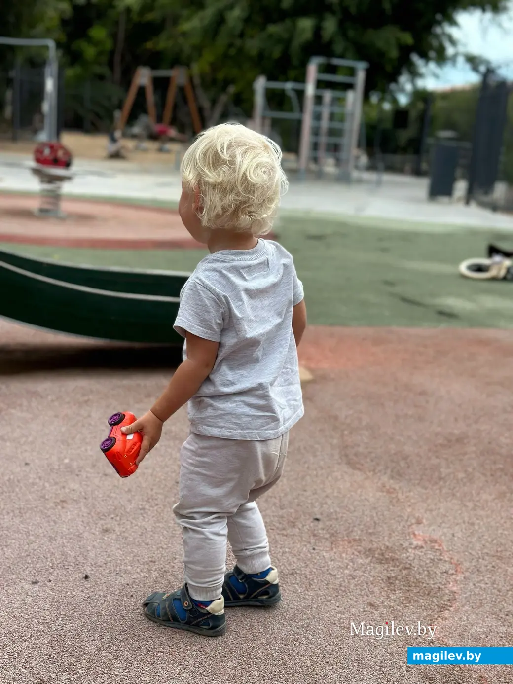 «Восемь тысяч евро придется отдать только за жилье». Как могилевчанка с семьей зимует на Канарских островах.