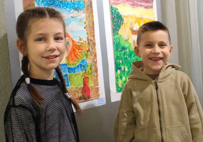 Дети рисуют свет: в Выставочном зале Могилева открылась необычная предпасхальная выставка. Фоторепортаж
