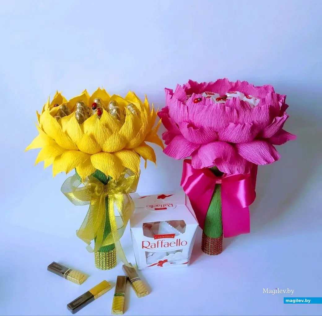 Цветы из бумаги, сделанные Светланой Синявской.