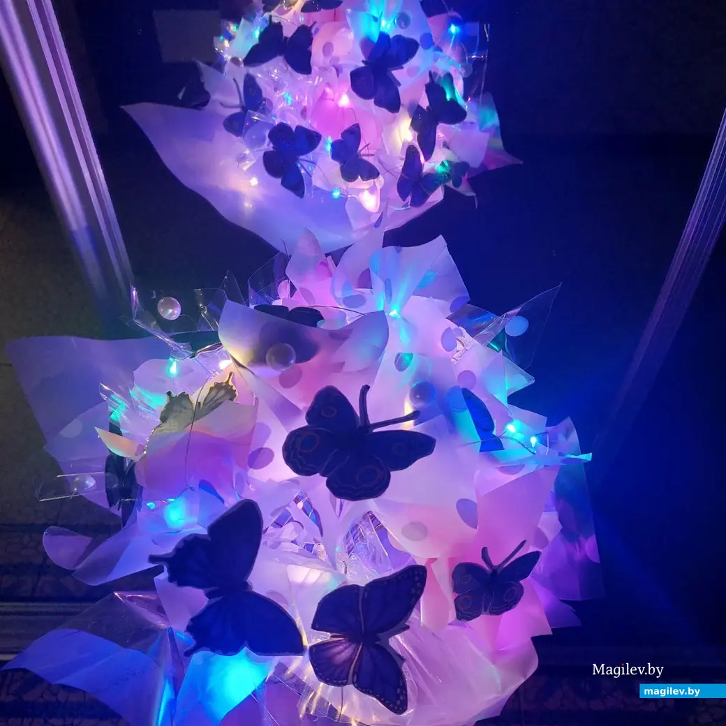 Цветы из бумаги, сделанные Светланой Синявской.