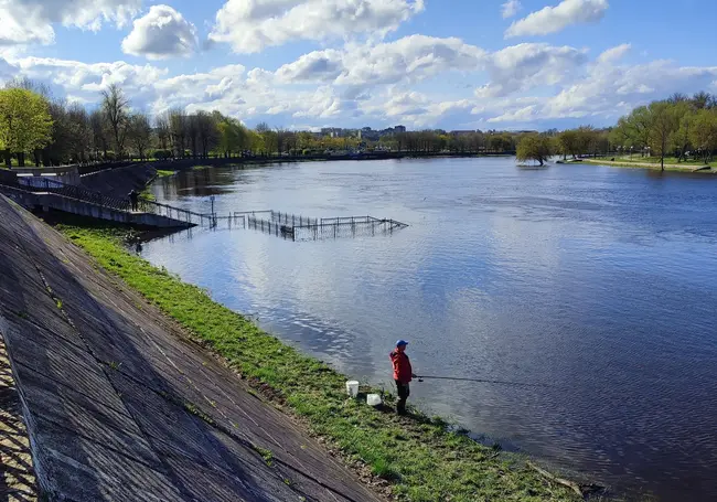 Причал на набережной Днепра полностью ушел под воду. Фотофакт