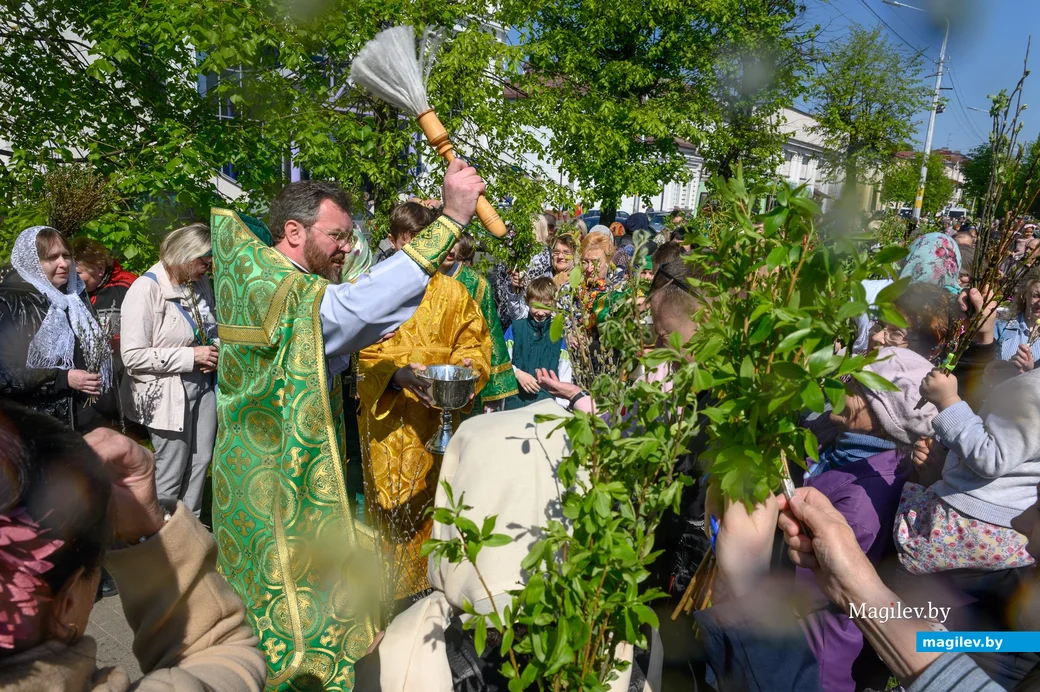 28.04.2024. Свято-Никольский кафедральный собор. Православные верующий празднуют вход Господень
