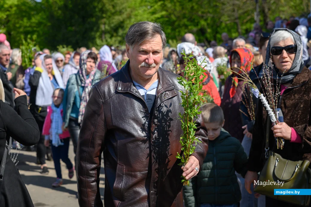 28.04.2024. Свято-Никольский кафедральный собор. Православные верующий празднуют вход Господень