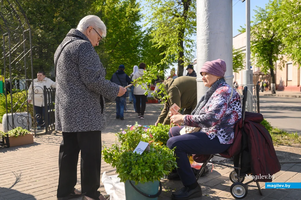 28.04.2024. Свято-Никольский кафедральный собор. Православные верующий празднуют вход Господень