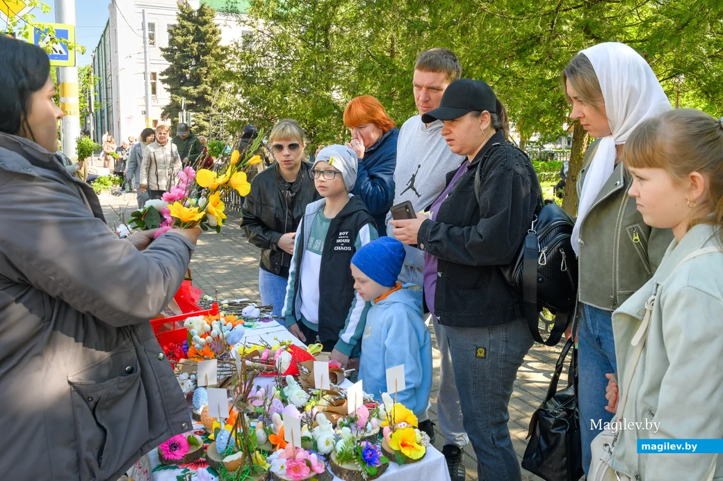 28.04.2024. Свято-Никольский кафедральный собор. Православные верующий празднуют вход Господень