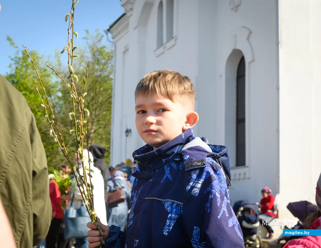 28.04.2024. Свято-Никольский кафедральный собор. Православные верующий празднуют вход Господень