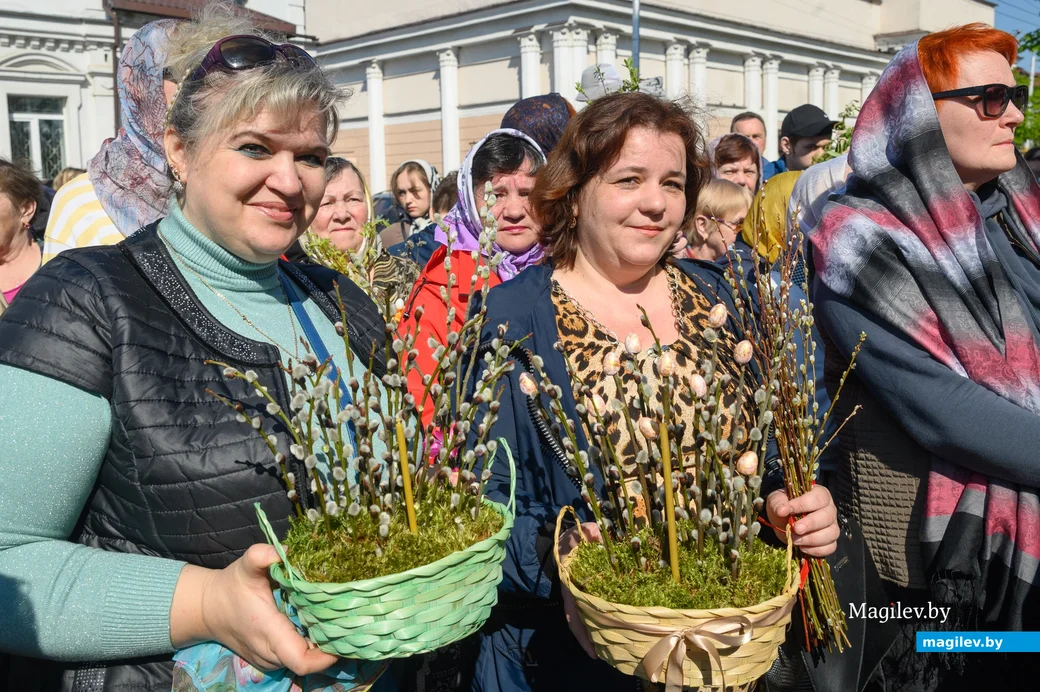 28.04.2024. Свято-Никольский кафедральный собор. Православные верующий празднуют вход Господень