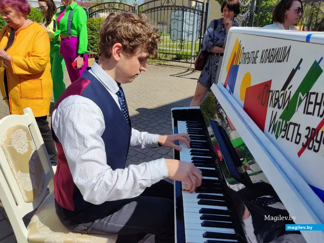 1 мая 2024 года. Весенний старт проекта «Открытые клавиши» на площадке возле гимназии № 3 по улице Ленинской в Могилеве.