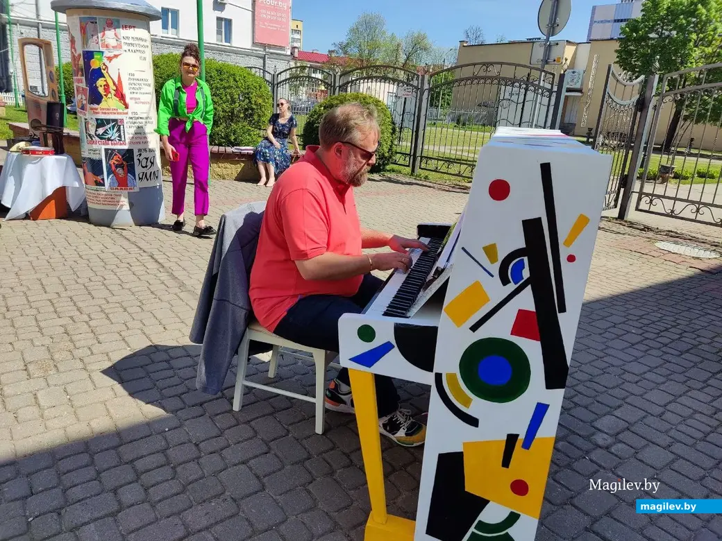 1 мая 2024 года. Весенний старт проекта «Открытые клавиши» на площадке возле гимназии № 3 по улице Ленинской в Могилеве.