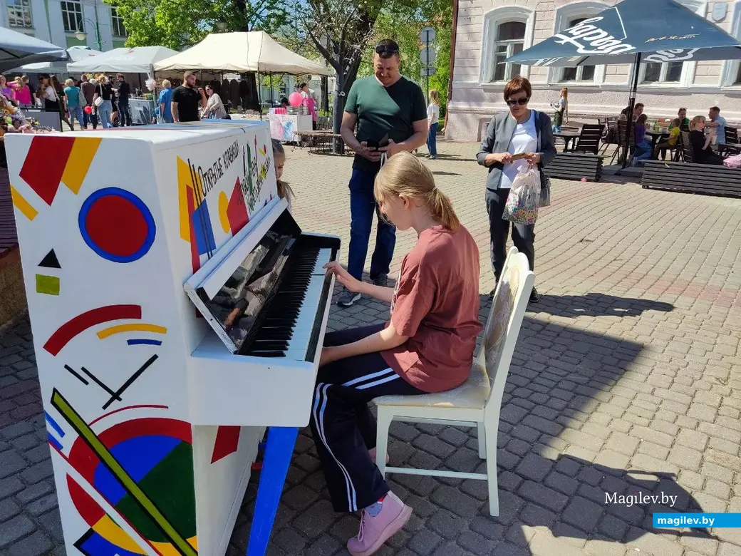 1 мая 2024 года. Весенний старт проекта «Открытые клавиши» на площадке возле гимназии № 3 по улице Ленинской в Могилеве.