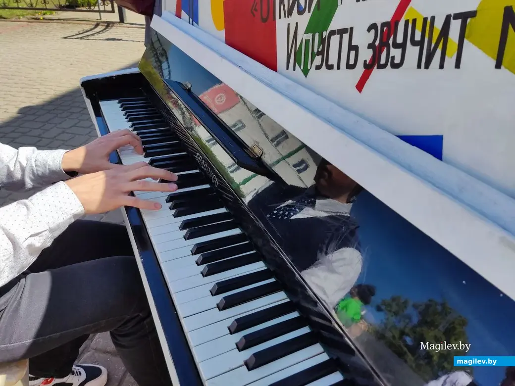 1 мая 2024 года. Весенний старт проекта «Открытые клавиши» на площадке возле гимназии № 3 по улице Ленинской в Могилеве.