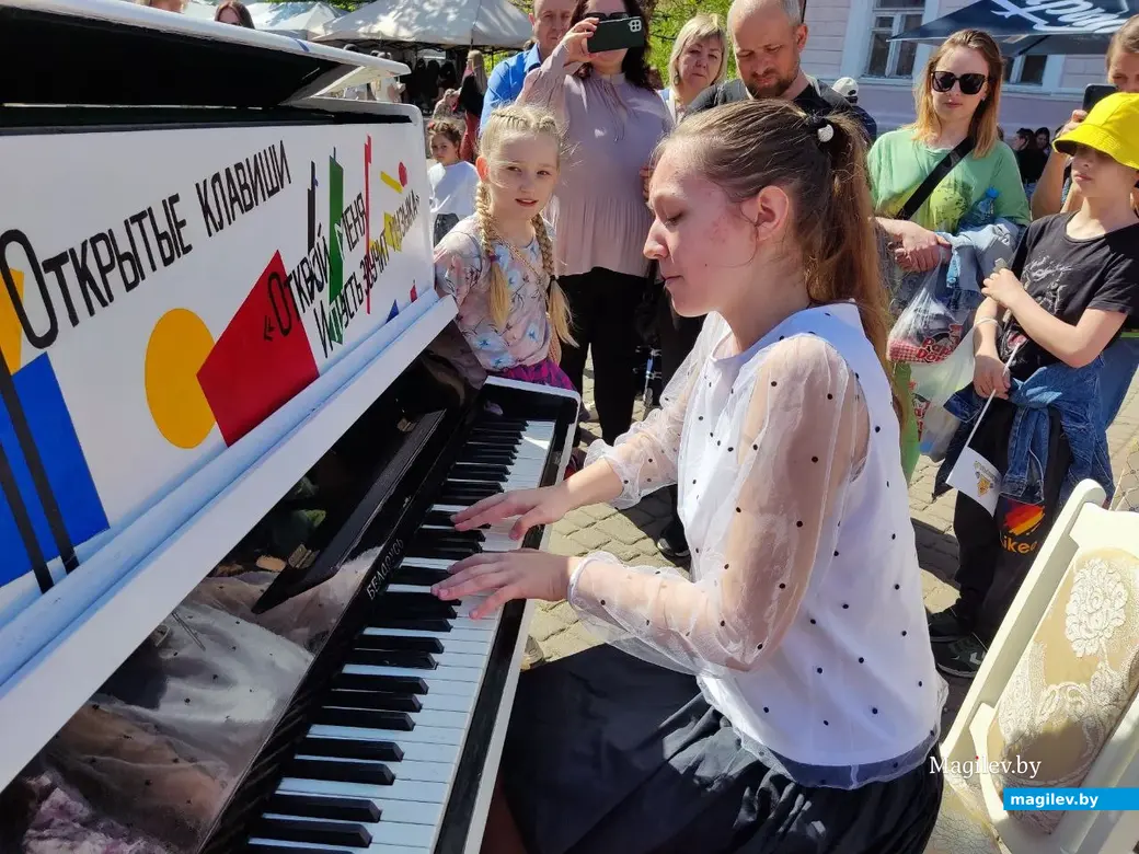 1 мая 2024 года. Весенний старт проекта «Открытые клавиши» на площадке возле гимназии № 3 по улице Ленинской в Могилеве.