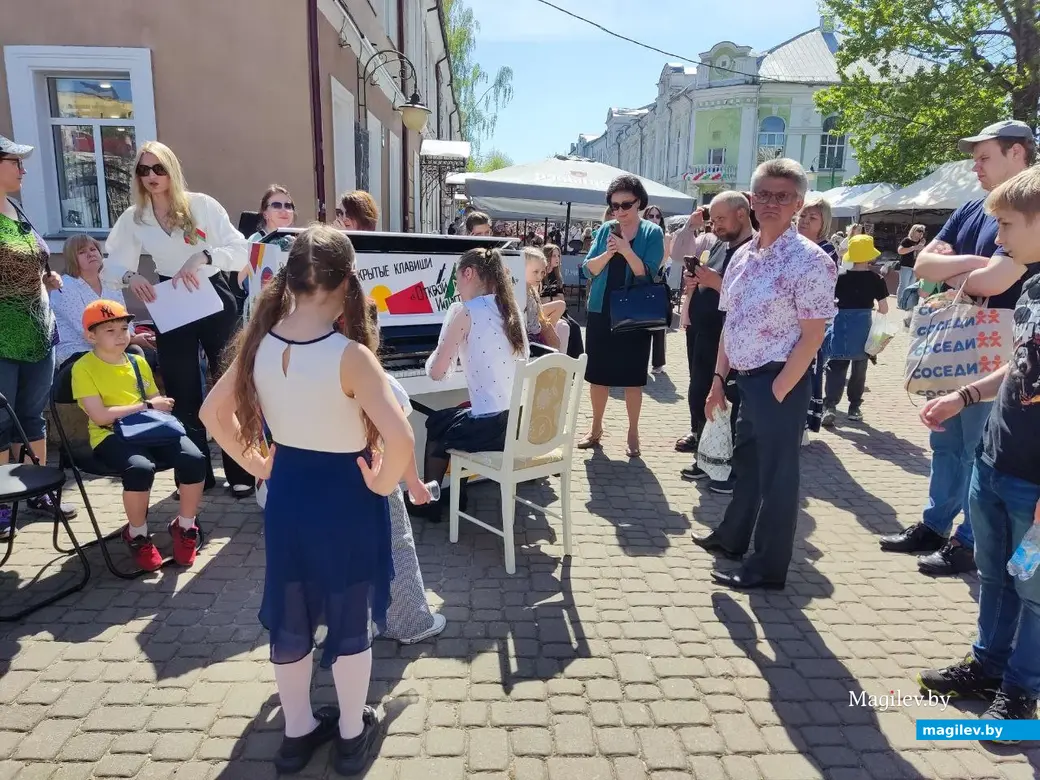 1 мая 2024 года. Весенний старт проекта «Открытые клавиши» на площадке возле гимназии № 3 по улице Ленинской в Могилеве.