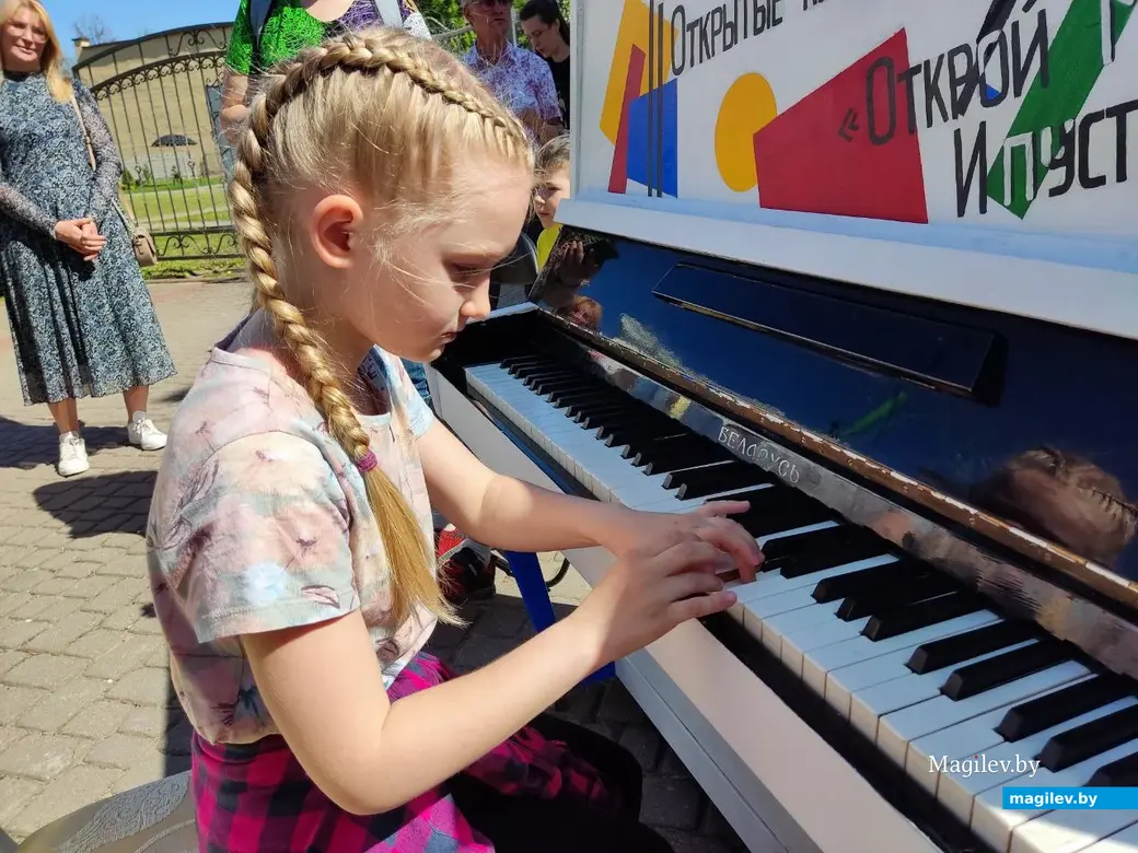 1 мая 2024 года. Весенний старт проекта «Открытые клавиши» на площадке возле гимназии № 3 по улице Ленинской в Могилеве.