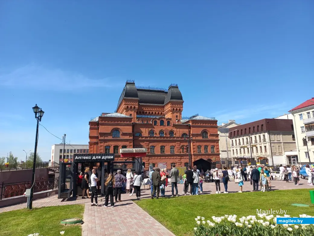 Могилев, 1 мая 2024 года В Театральном сквере прошел ряд мероприятий, организованных Могилевским отделением Союза писателей Беларуси.