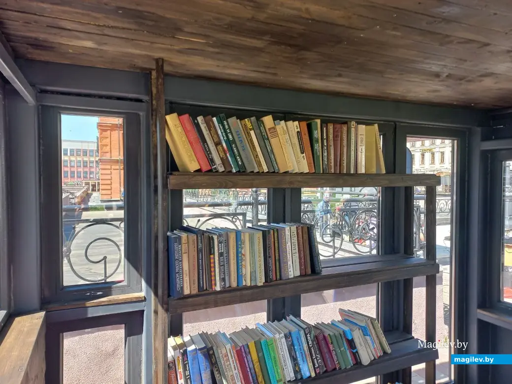 Могилев, 1 мая 2024 года В Театральном сквере прошел ряд мероприятий, организованных Могилевским отделением Союза писателей Беларуси.