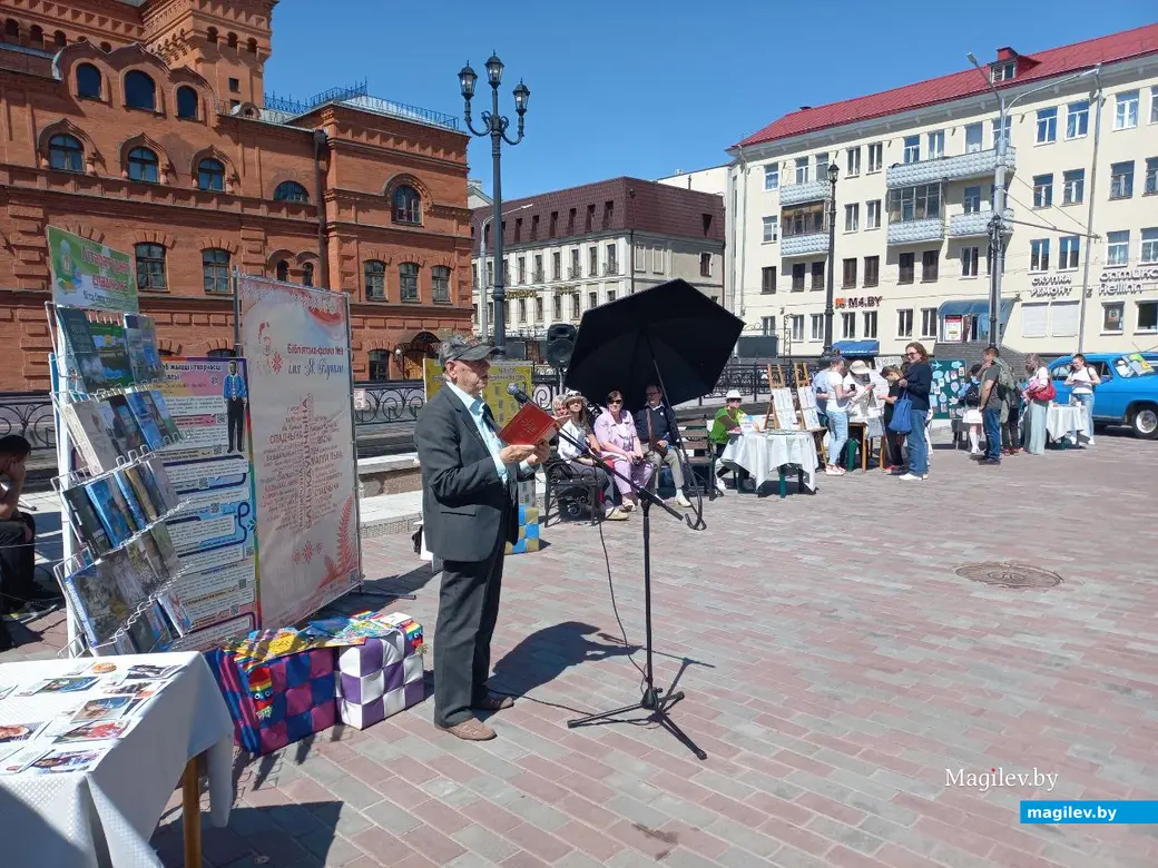 Могилев, 1 мая 2024 года В Театральном сквере прошел ряд мероприятий, организованных Могилевским отделением Союза писателей Беларуси.
