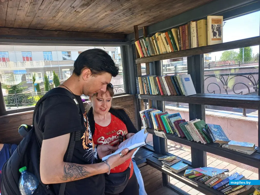 Могилев, 1 мая 2024 года В Театральном сквере прошел ряд мероприятий, организованных Могилевским отделением Союза писателей Беларуси.