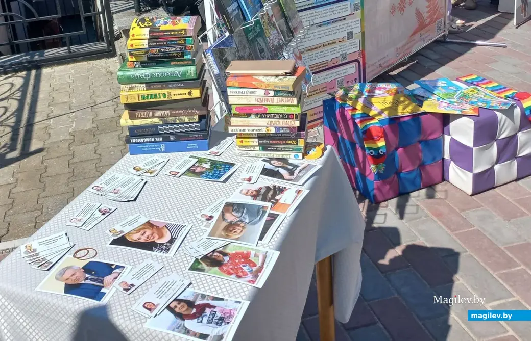 Могилев, 1 мая 2024 года В Театральном сквере прошел ряд мероприятий, организованных Могилевским отделением Союза писателей Беларуси.