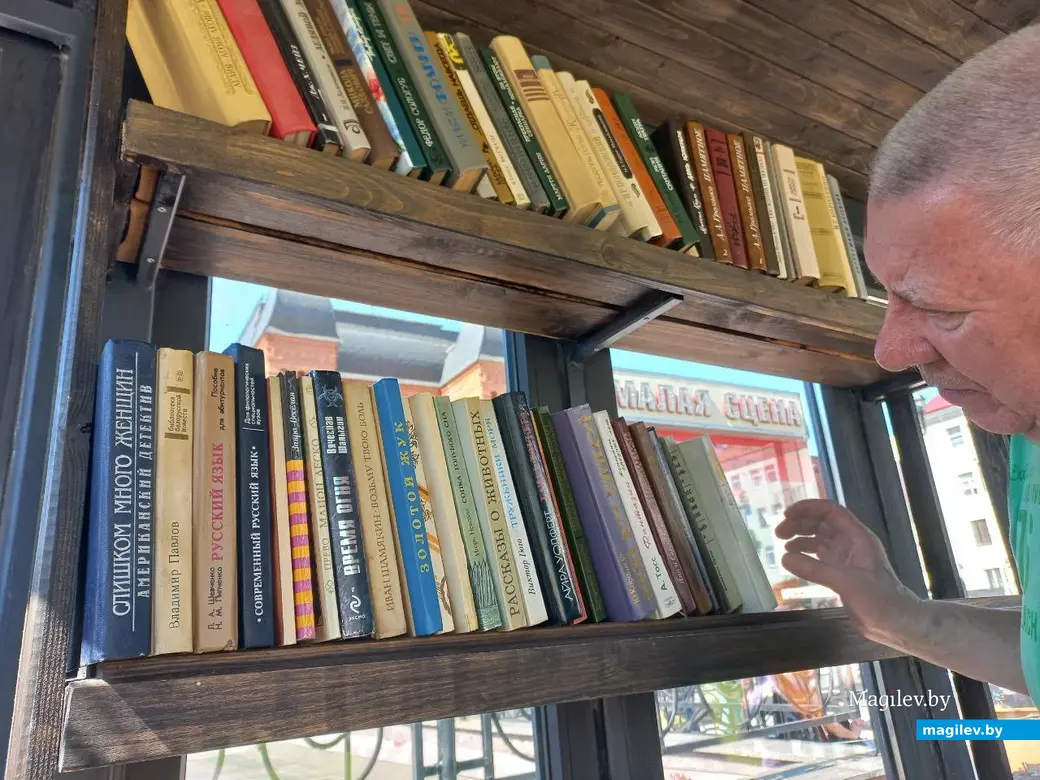 Могилев, 1 мая 2024 года В Театральном сквере прошел ряд мероприятий, организованных Могилевским отделением Союза писателей Беларуси.