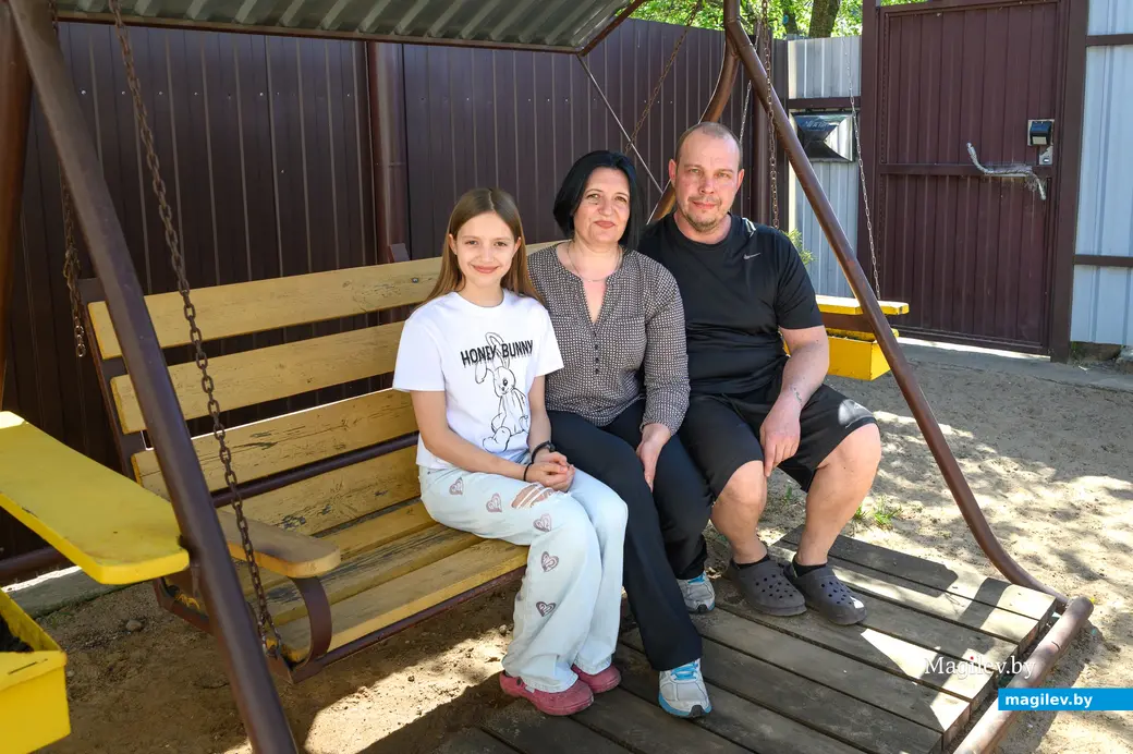 30.04.2024. Бобруйск. Супруги Наумовы и их дочь Кира.