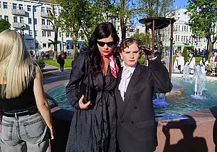 «Видимо, молодежь наша любит перевоплощаться». В театральном сквере прошла ретро вечеринка «Назад в СССР»