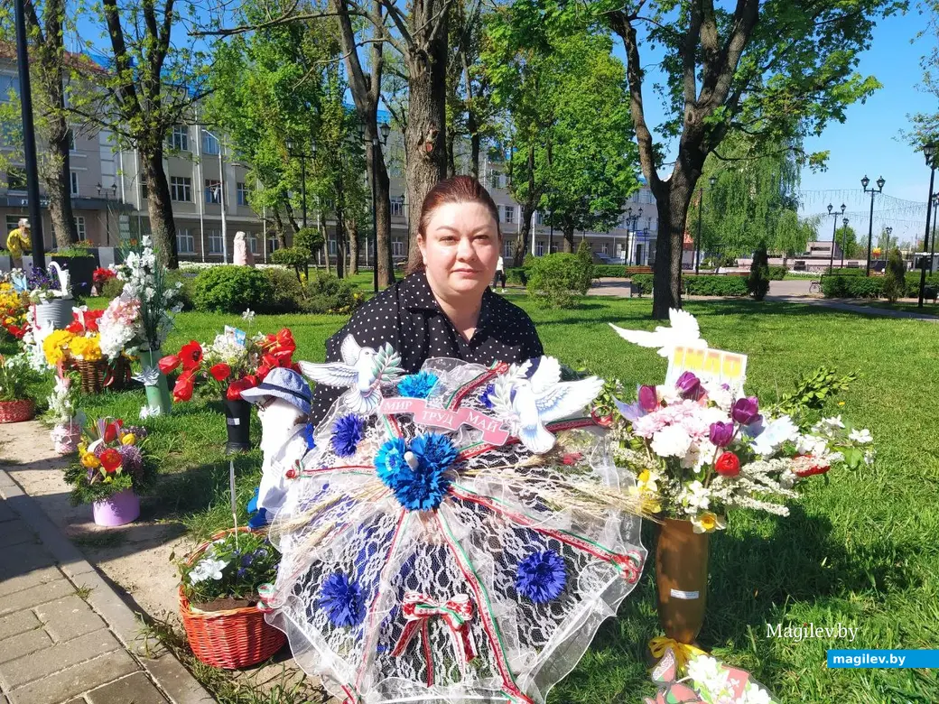 Могилев, 1 мая 2024 года. Выставка весенних букетов в Театральном сквере.