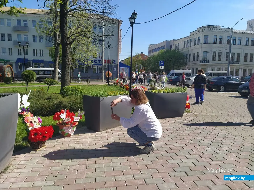 Могилев, 1 мая 2024 года. Выставка весенних букетов в Театральном сквере.