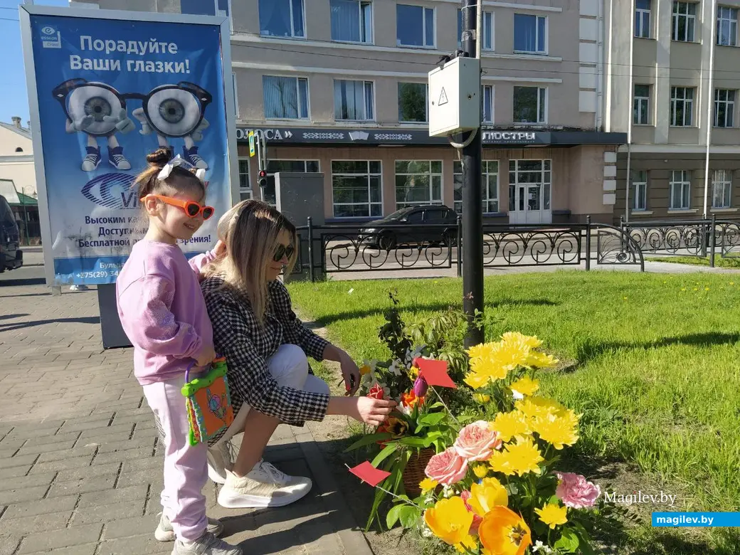 Могилев, 1 мая 2024 года. Выставка весенних букетов в Театральном сквере.