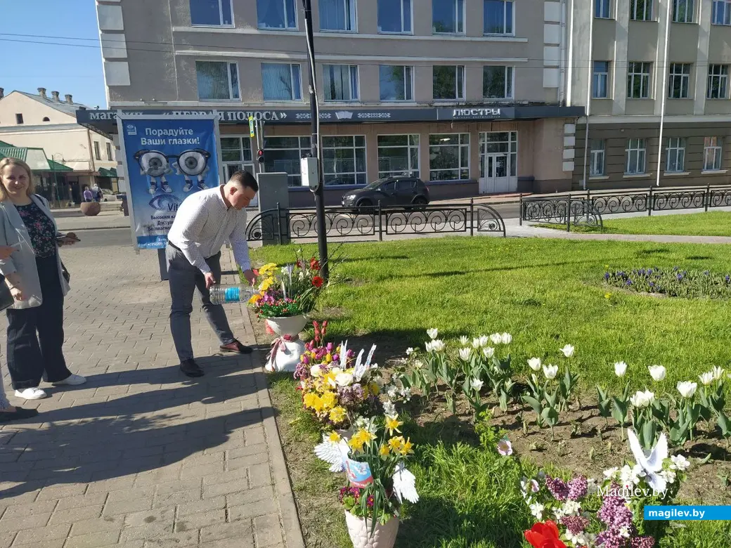 Могилев, 1 мая 2024 года. Выставка весенних букетов в Театральном сквере.