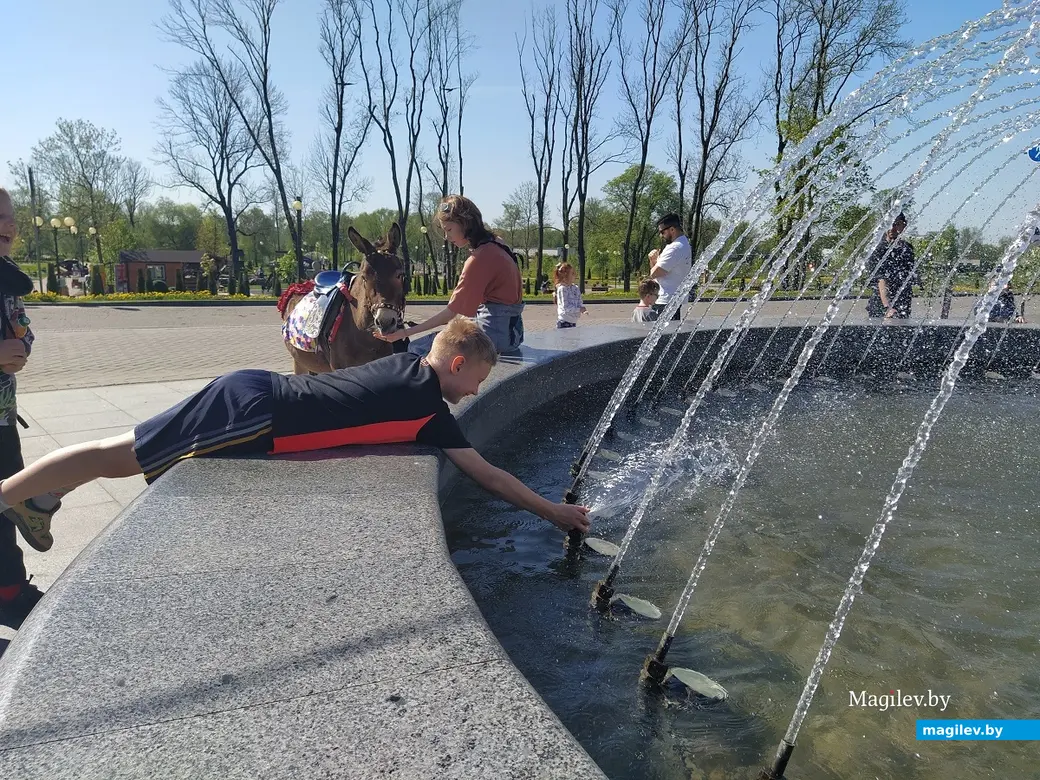1 мая 2024 года. В Могилеве заработали фонтаны.