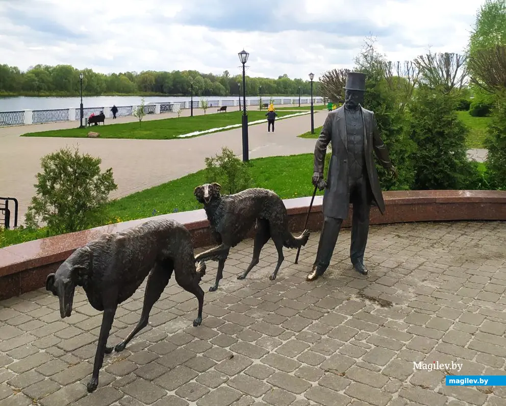 Путешествие выходного дня. Сож в разливе, ручные белки в цветущем парке  Паскевичей и что скрывается за фасадами Гомеля | magilev.by