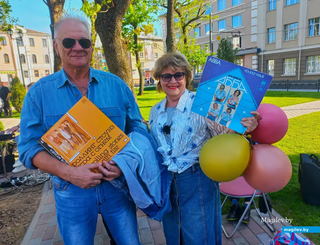 01.05.2024 года, Могилев. Елена и Владимир Онищуки перед ретро-вечеринкой.