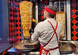 Капусты много, а мяса не очень. Попробовали донеры в Papa Döner