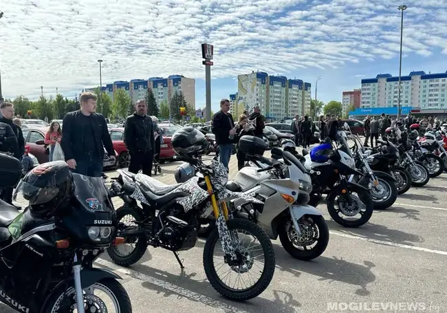 500 мотоциклистов из разных уголков Беларуси открыли мотосезон в Могилеве. Фотофакт