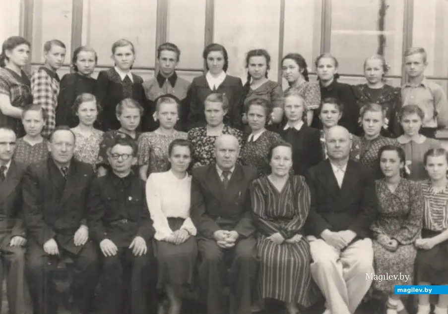 8 "В" класс СШ №4 в 1954 году.