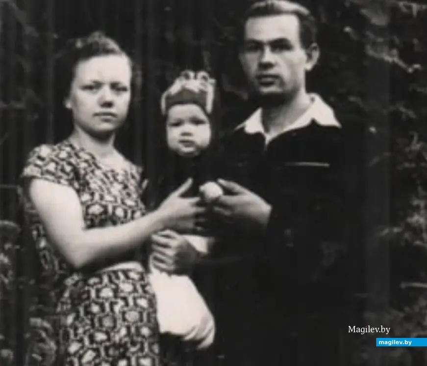 Лидия с супругом Александром и сыном Сергеем, 1956 год.