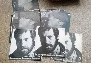 Живые цыплята и пластинки Высоцкого