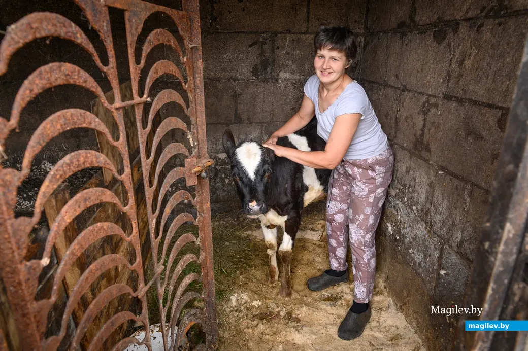 06.05.2024, Бобруйск. Марина Машук держит домашних животных на приусадебном участке.