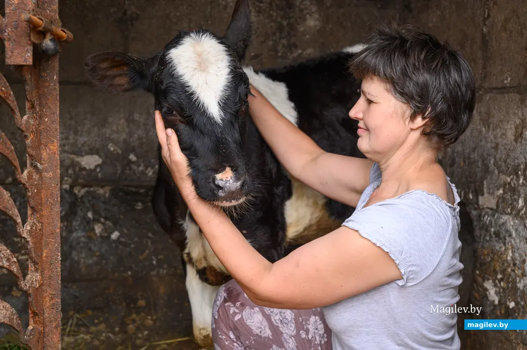 06.05.2024, Бобруйск. Марина Машук держит домашних животных на приусадебном участке.
